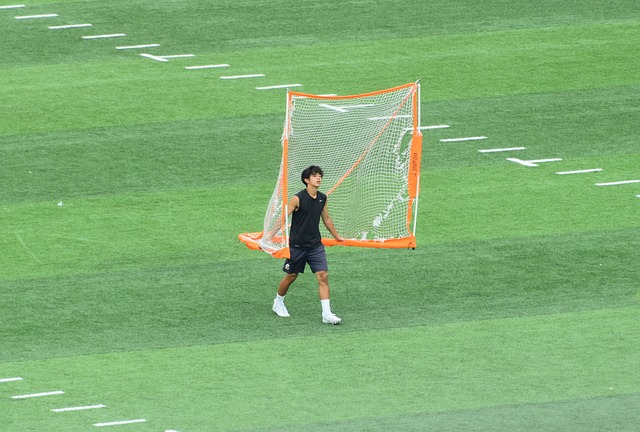 伤而缺席多